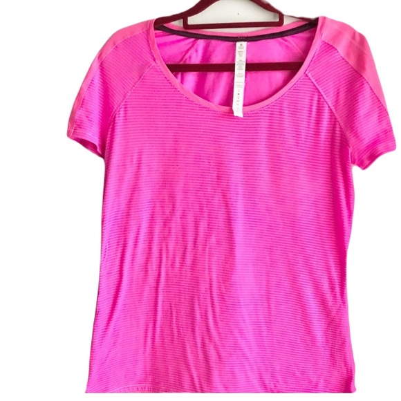 🎀Lululemon Size 8 Pink With Blue Stripes Tee